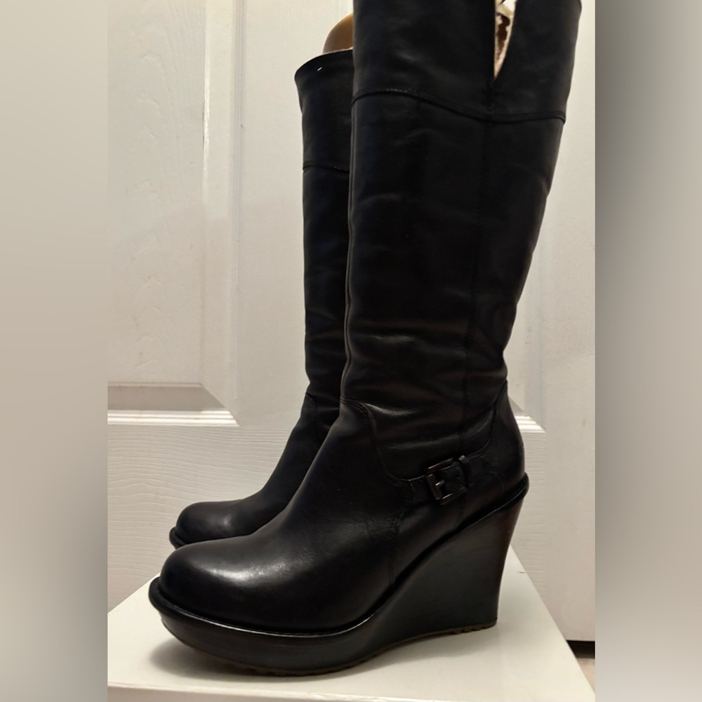 LIKE NEW UGG PLATFORM “BELOW THE KNEE” LEATHER & SHEEPSKIN BOOTS  SZ 8.5 - Picture 6 of 12